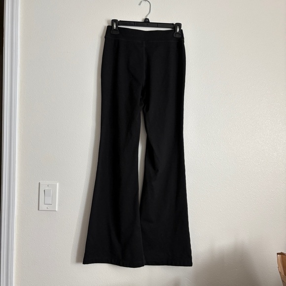 Vuori Granite High Waist Flare in Black Heather Size Small Split Hem Style - Picture 12 of 15